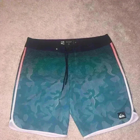 NWOT Quicksilver board shorts 38 - Picture 2 of 8